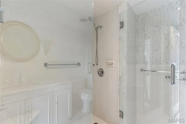 $890,000 | 710 South Hanley Road, Unit 18B, Clayton, MO 63105