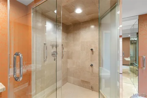 $890,000 | 710 South Hanley Road, Unit 18B, Clayton, MO 63105