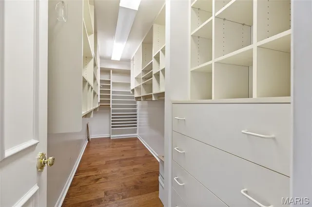 $890,000 | 710 South Hanley Road, Unit 18B, Clayton, MO 63105