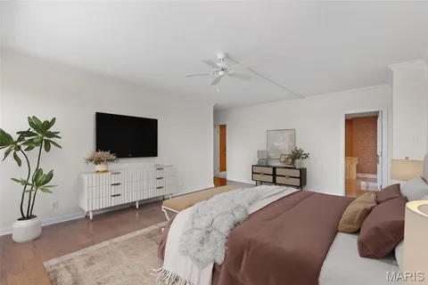 $890,000 | 710 South Hanley Road, Unit 18B, Clayton, MO 63105