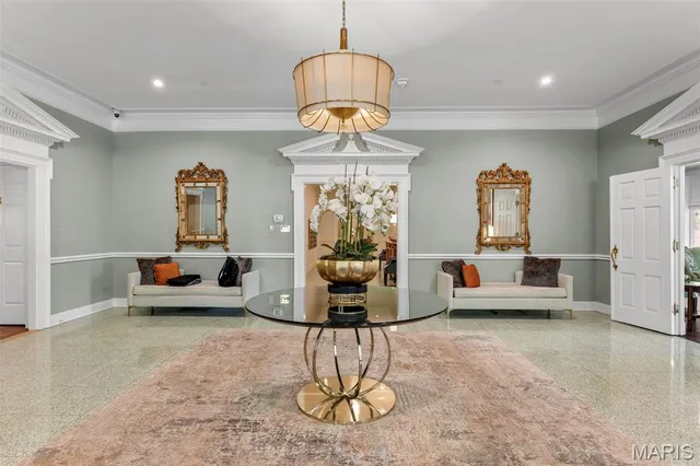 $890,000 | 710 South Hanley Road, Unit 18B, Clayton, MO 63105