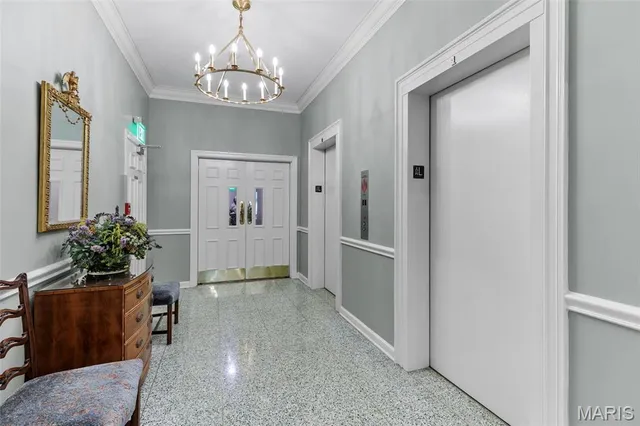 $890,000 | 710 South Hanley Road, Unit 18B, Clayton, MO 63105