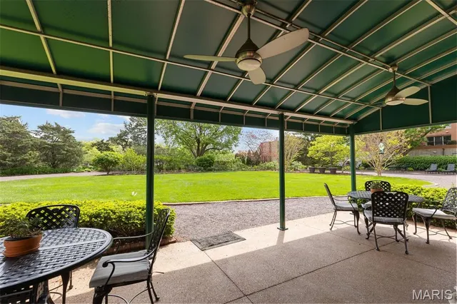 $890,000 | 710 South Hanley Road, Unit 18B, Clayton, MO 63105