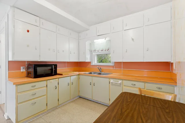 $385,000 | 350 North Michigan Avenue, Beulah, MI 49617