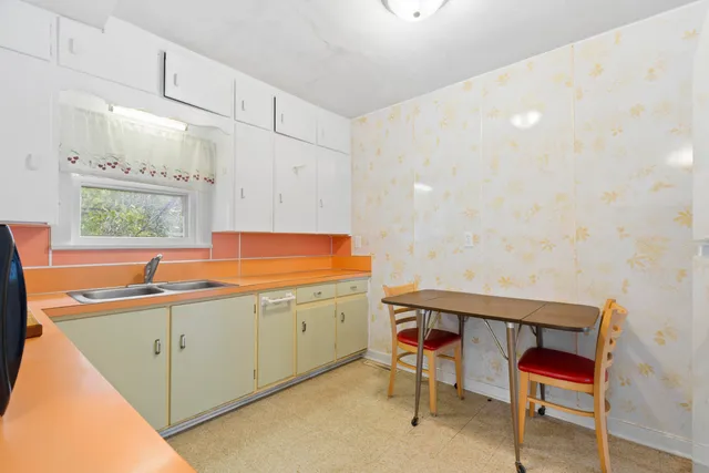 $385,000 | 350 North Michigan Avenue, Beulah, MI 49617