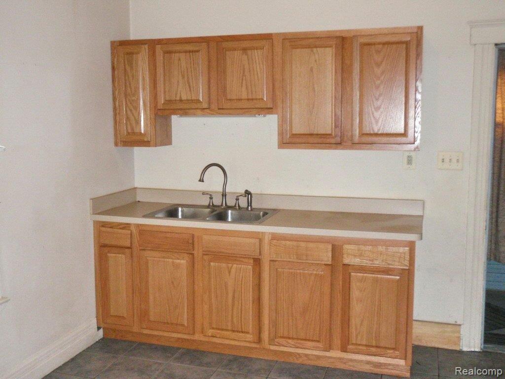 5655 Merritt Street Detroit, MI 48209 - Photo 2 of 4 Updated Kitchen