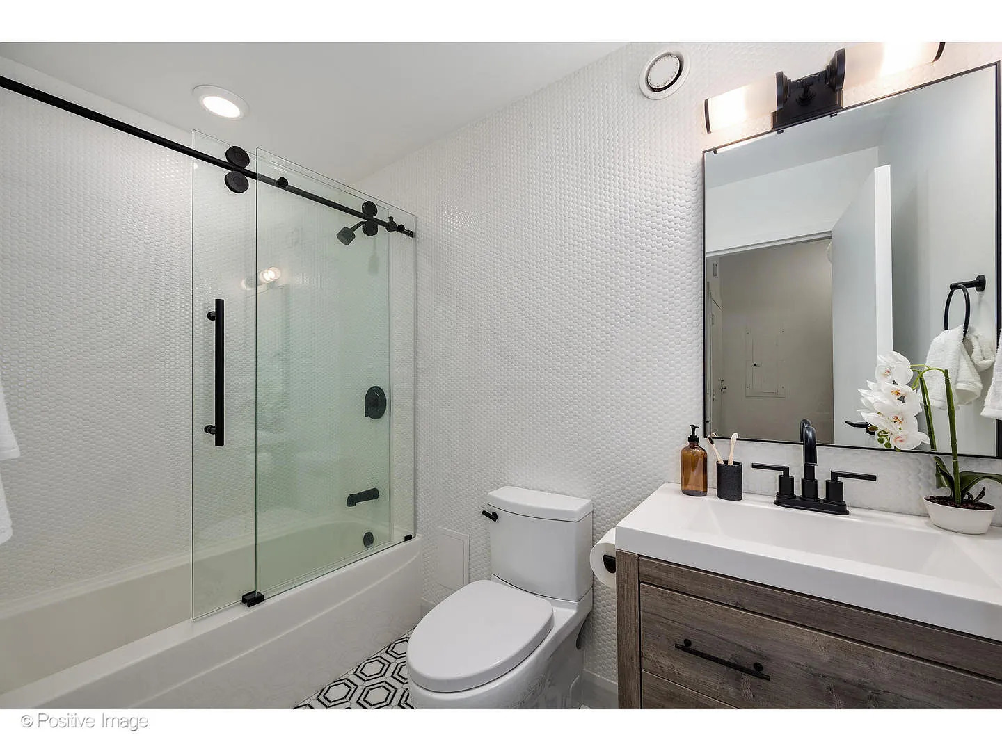 20 North State Street, Unit 411 Chicago, IL 60602 - Photo 15 of 17