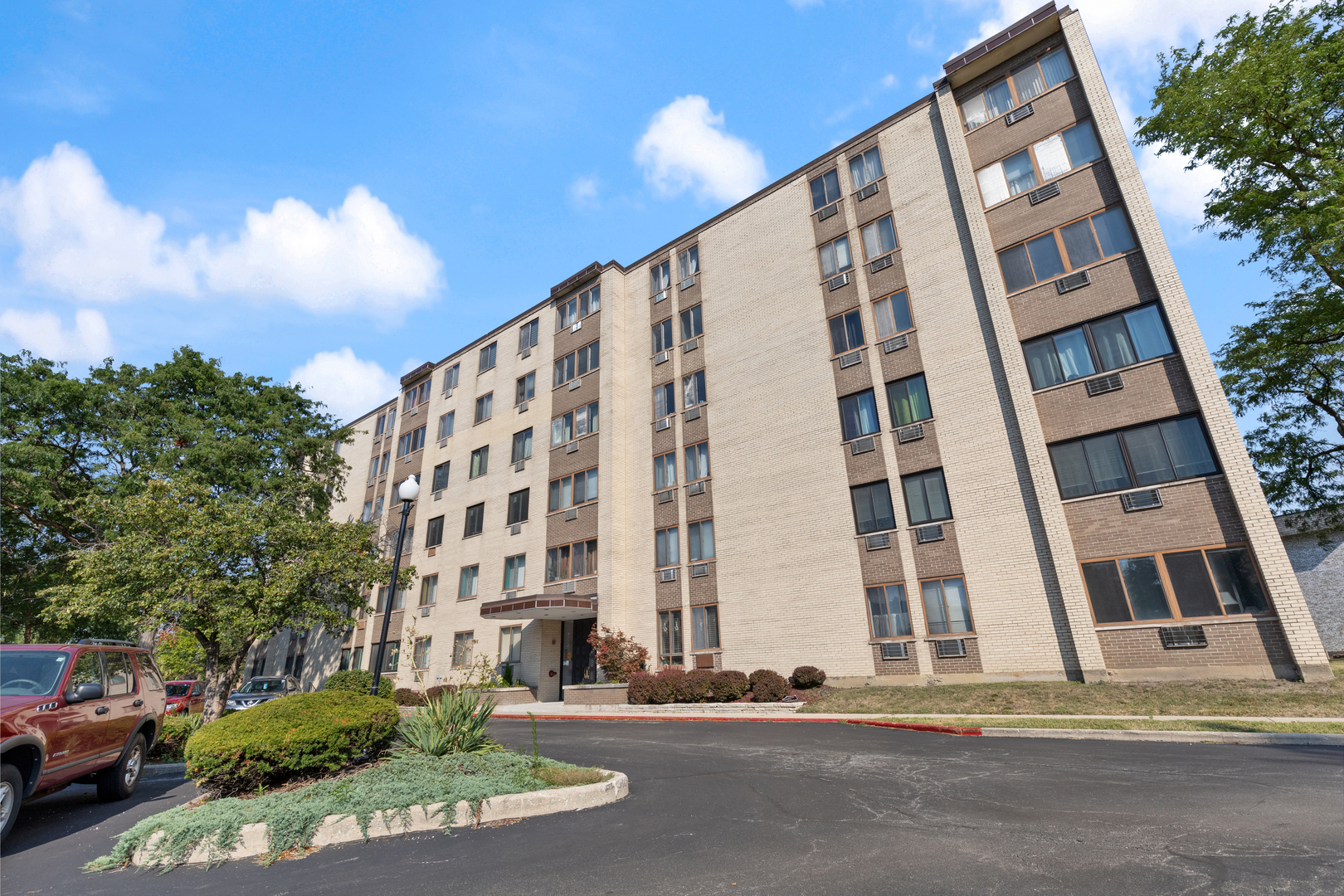 9720 South Pulaski Road, Unit 502 Oak Lawn, IL 60453 - Photo 1 of 20 Gallery Image 1