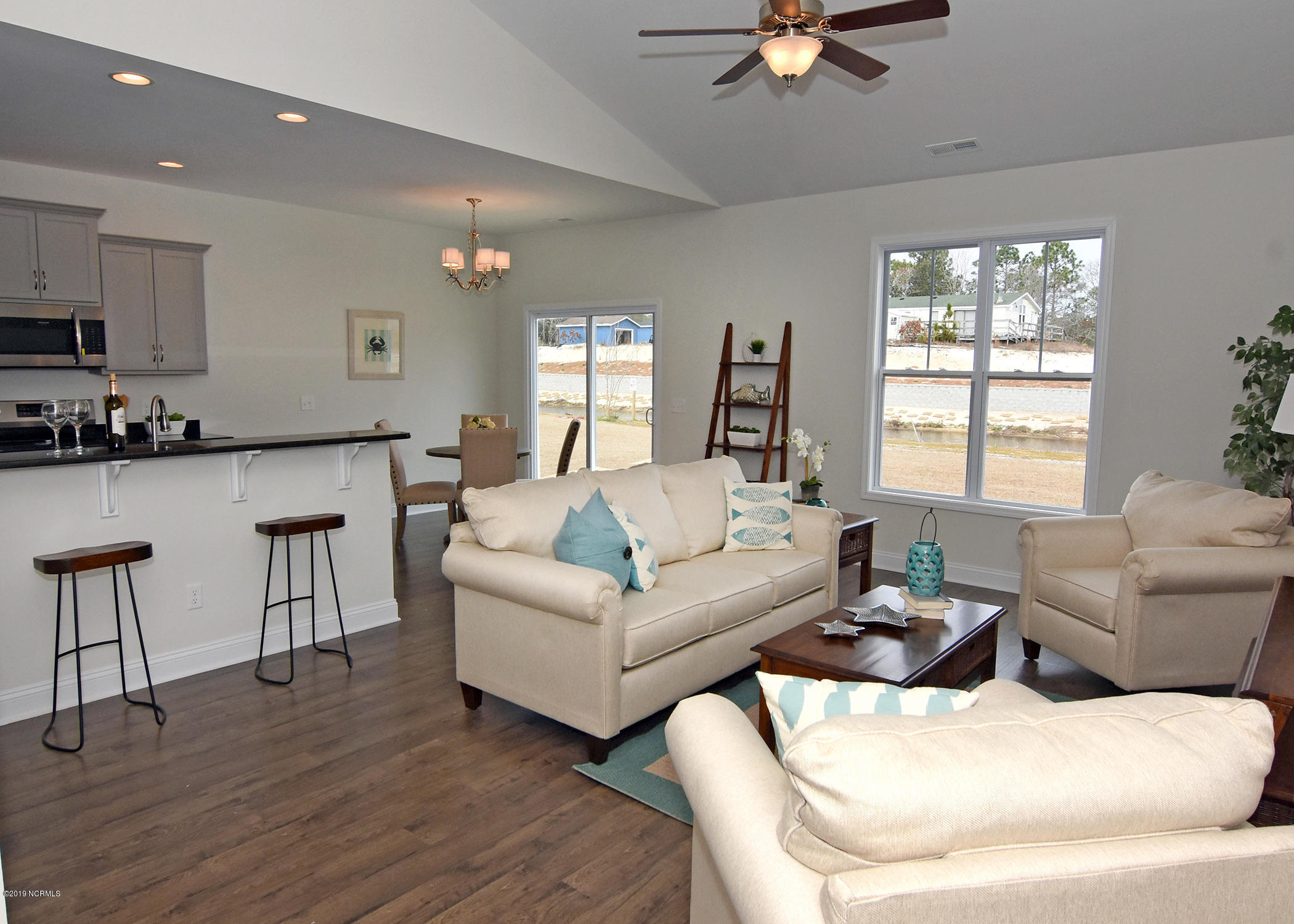 424 Lehigh Road Wilmington, NC 28412 - Photo 3 of 11 Living Area 2