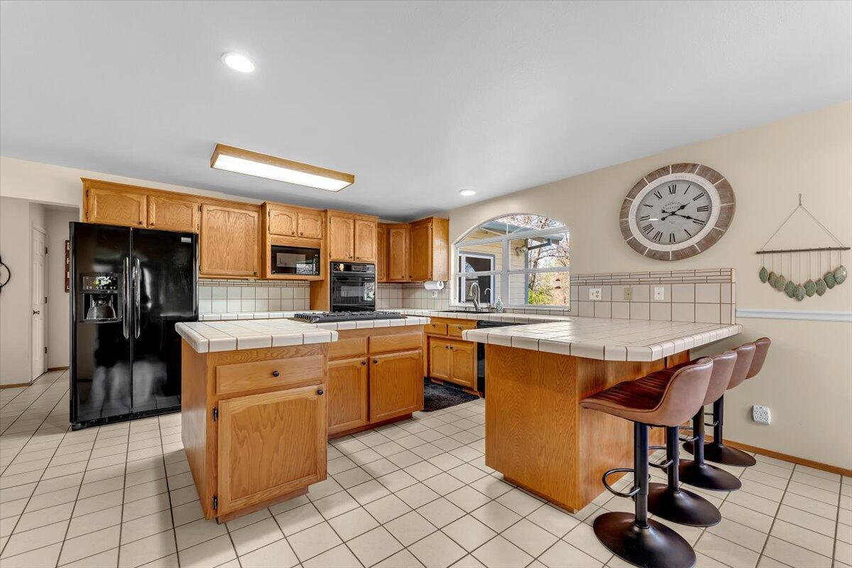 15525 Bowman Road Red Bluff, CA 96080 - Photo 11 of 148 Spacious kitchen