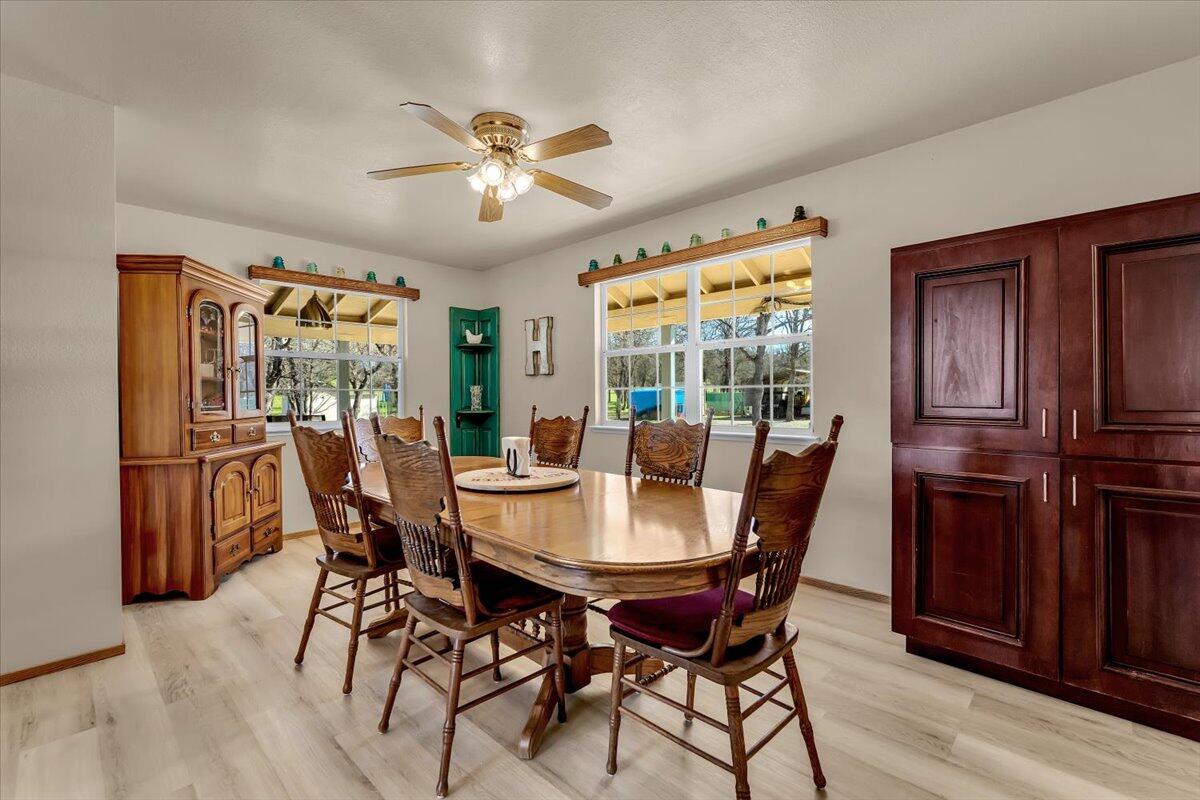 15525 Bowman Road Red Bluff, CA 96080 - Photo 14 of 148 Living roon