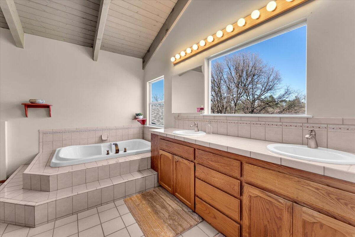 15525 Bowman Road Red Bluff, CA 96080 - Photo 16 of 148 Primary bath