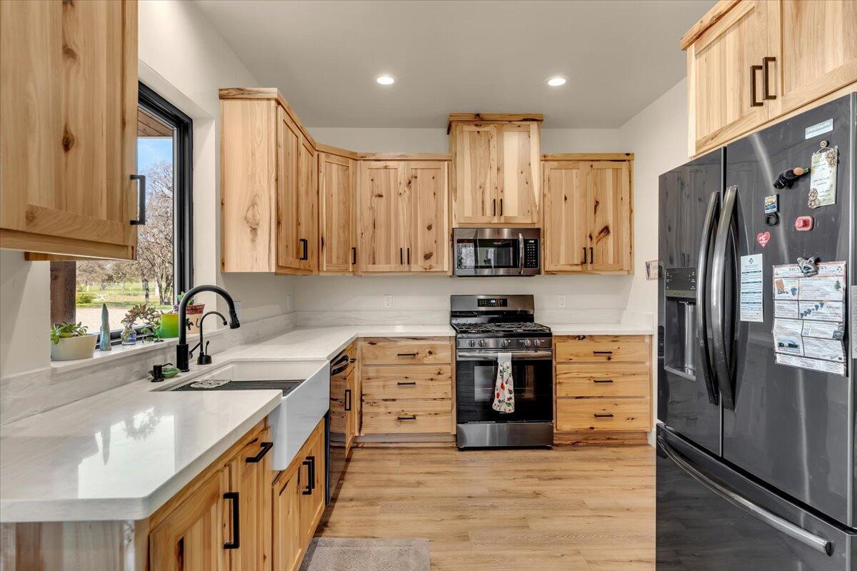 15525 Bowman Road Red Bluff, CA 96080 - Photo 25 of 148 Hickory cabinets, quartz countertops
