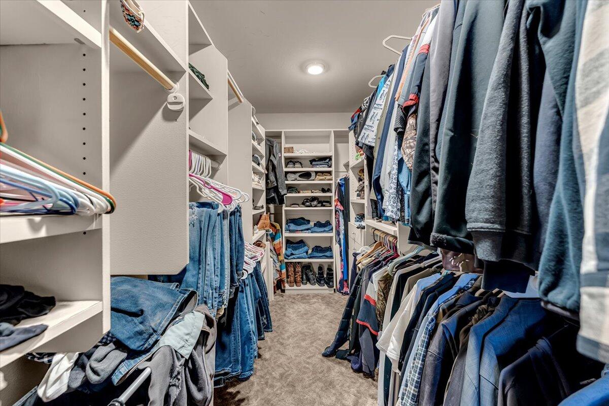 15525 Bowman Road Red Bluff, CA 96080 - Photo 66 of 148 Primary - walk-in closet