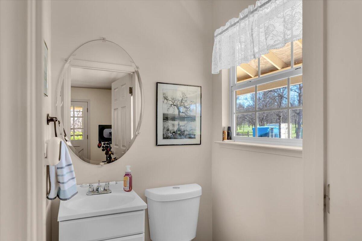 15525 Bowman Road Red Bluff, CA 96080 - Photo 73 of 148 Powder room off bedroom #4