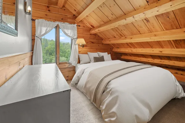 $995,500 | 830 Old Schoolhouse Road, Newbury, VT 05069