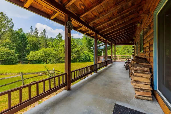 $899,000 | 830 Old Schoolhouse Road, Newbury, VT 05069