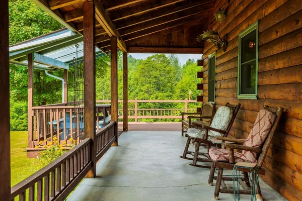 $899,000 | 830 Old Schoolhouse Road, Newbury, VT 05069