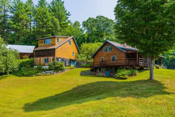 $899,000 | 830 Old Schoolhouse Road, Newbury, VT 05069