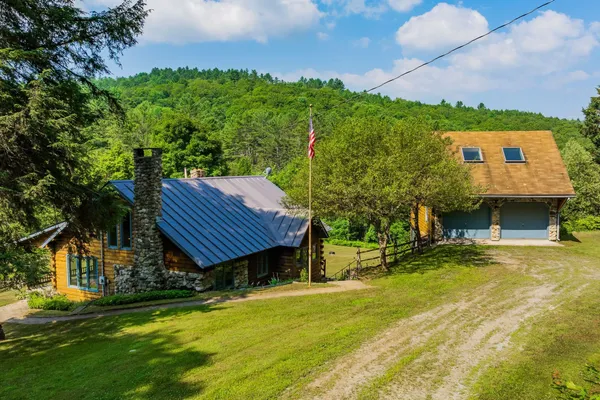 $899,000 | 830 Old Schoolhouse Road, Newbury, VT 05069