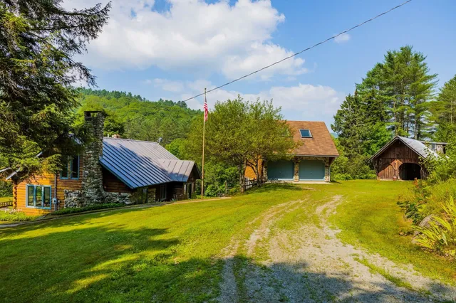 $995,500 | 830 Old Schoolhouse Road, Newbury, VT 05069