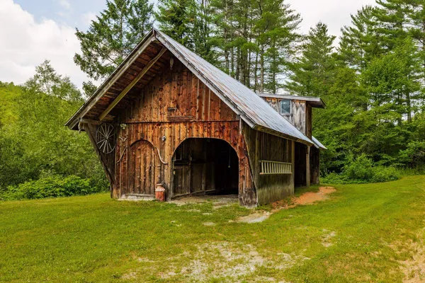 $899,000 | 830 Old Schoolhouse Road, Newbury, VT 05069