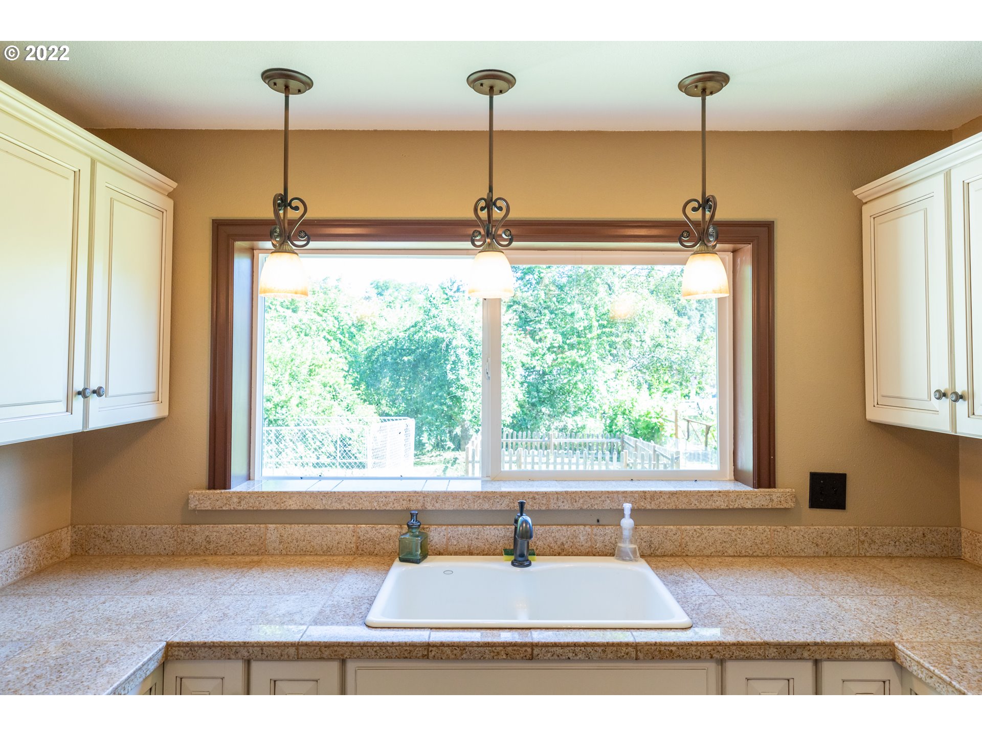 5006 Buckhorn Road Roseburg, OR 97470 - Photo 11 of 32 Kitchen