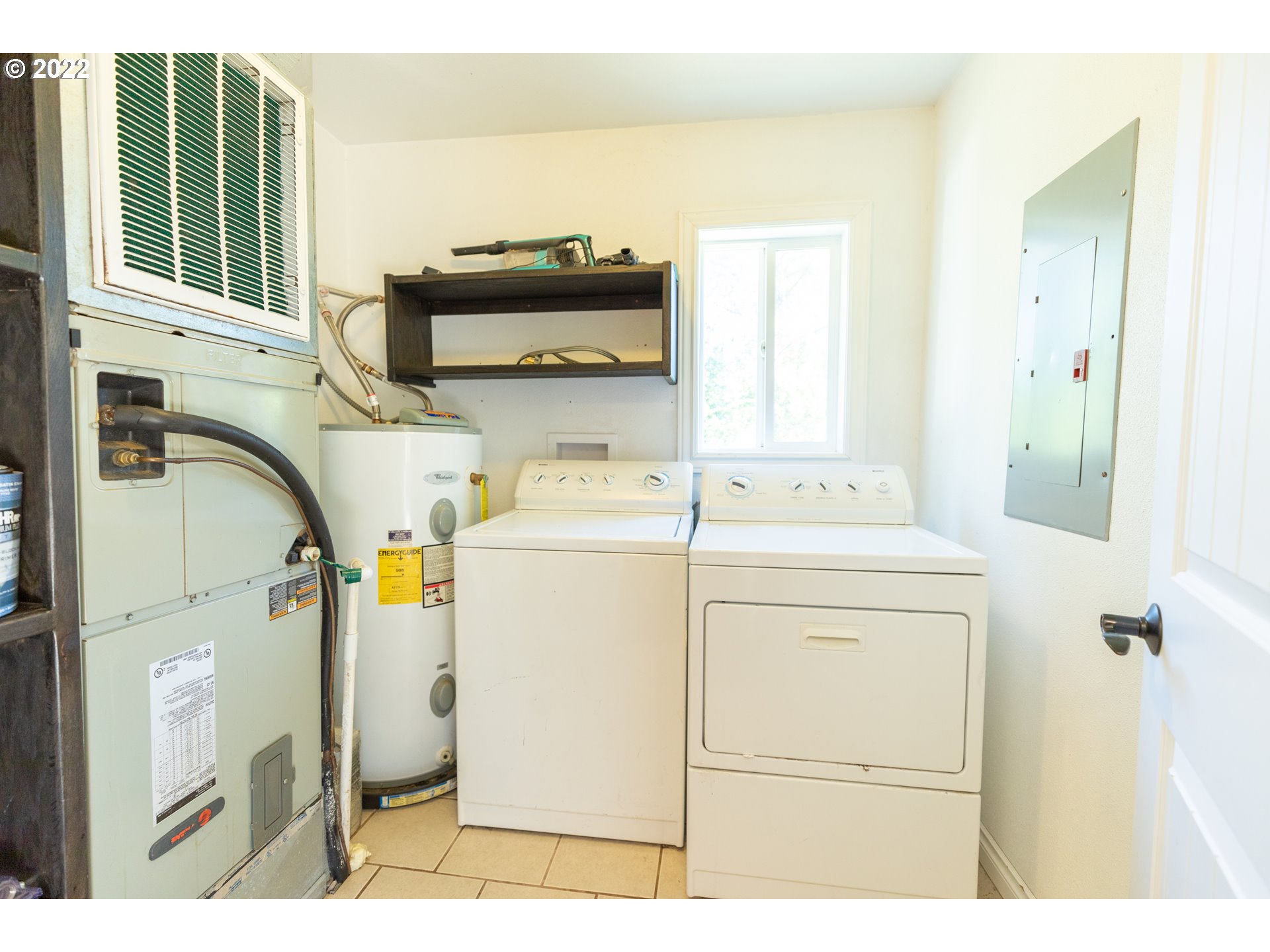5006 Buckhorn Road Roseburg, OR 97470 - Photo 13 of 32 Laundry