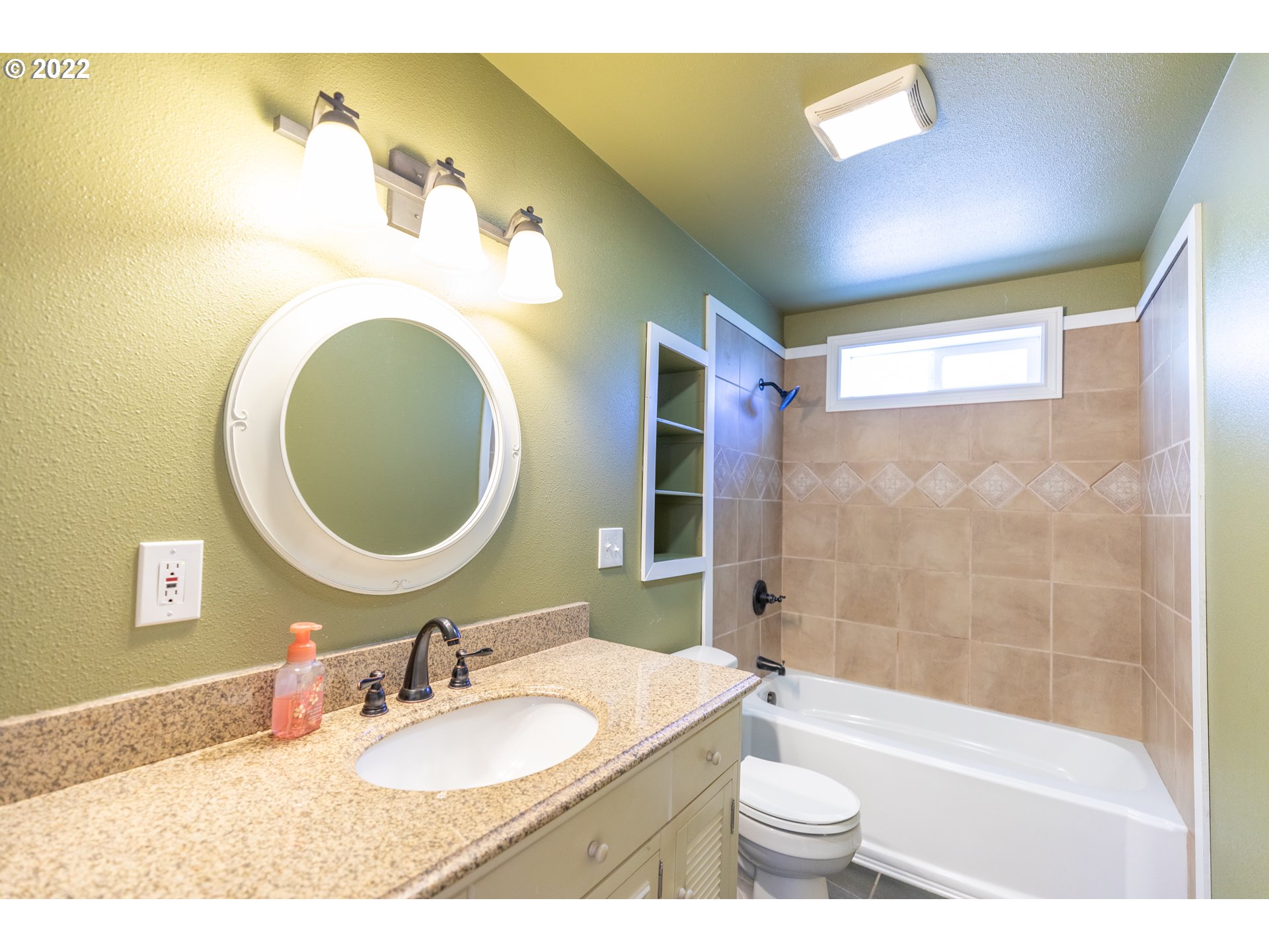 5006 Buckhorn Road Roseburg, OR 97470 - Photo 27 of 32 Bathroom