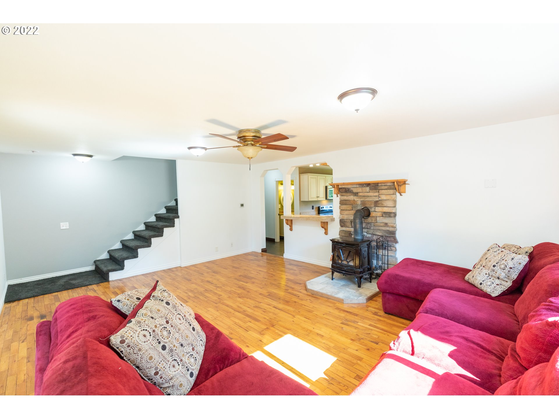 5006 Buckhorn Road Roseburg, OR 97470 - Photo 6 of 32 Living Room