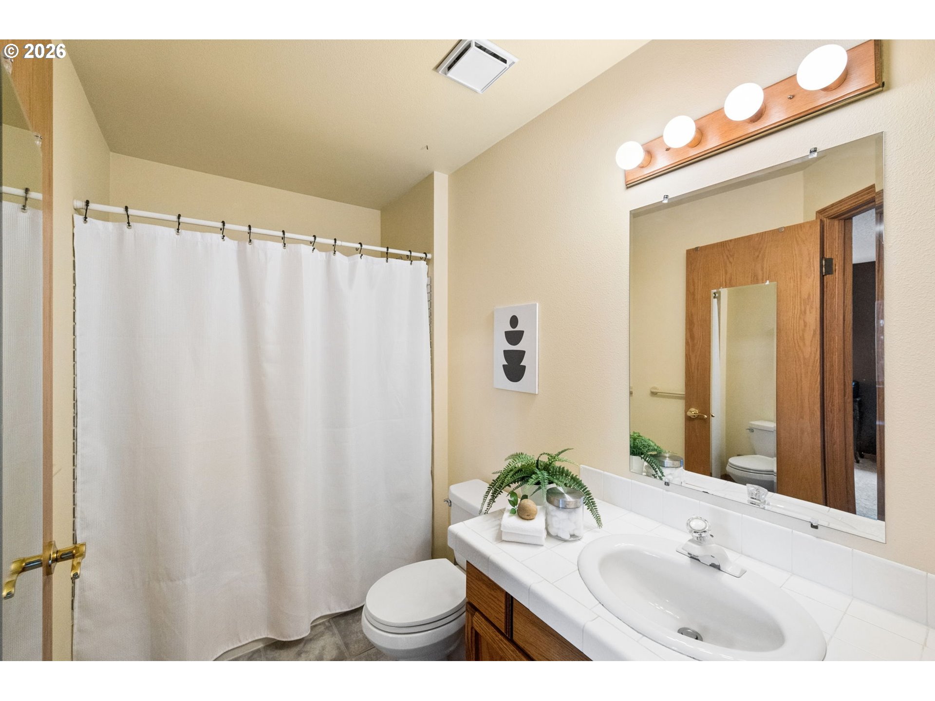 828 Southwest Wilson Court Gresham, OR 97080 - Photo 26 of 48 Bathroom, Attached