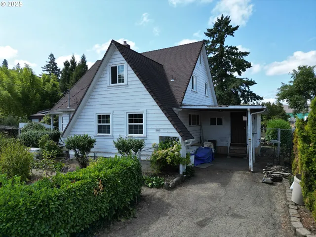 $215,000 | 202 Northeast Fulton Street, Roseburg, OR 97470