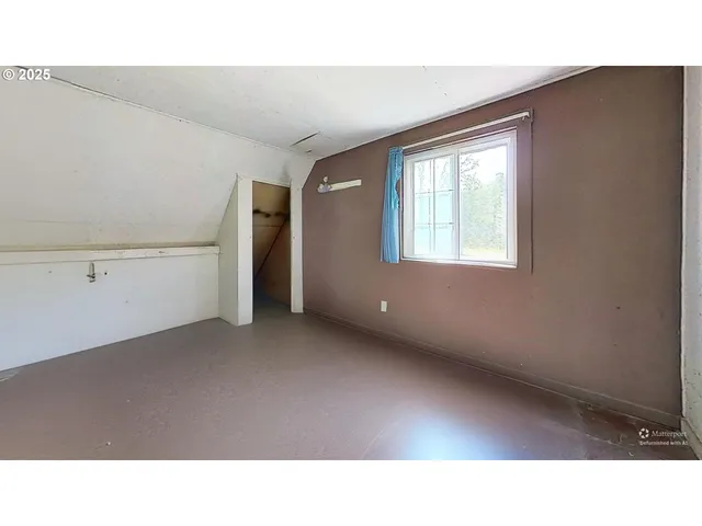 $215,000 | 202 Northeast Fulton Street, Roseburg, OR 97470