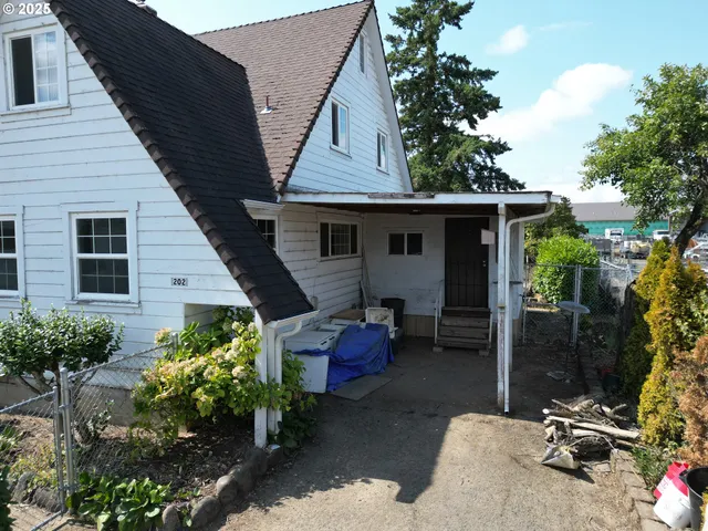 $215,000 | 202 Northeast Fulton Street, Roseburg, OR 97470