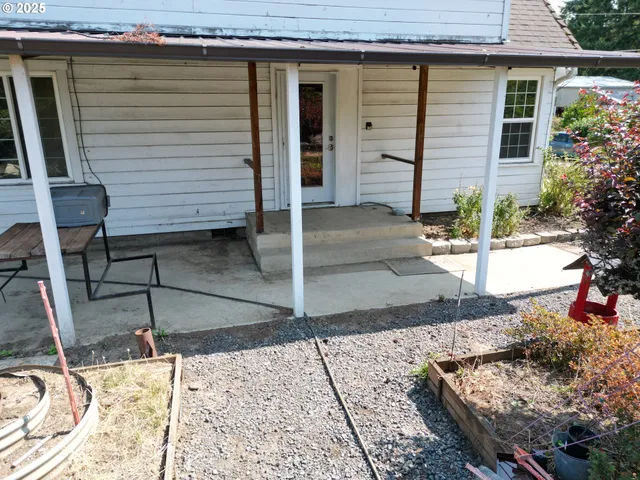 $215,000 | 202 Northeast Fulton Street, Roseburg, OR 97470