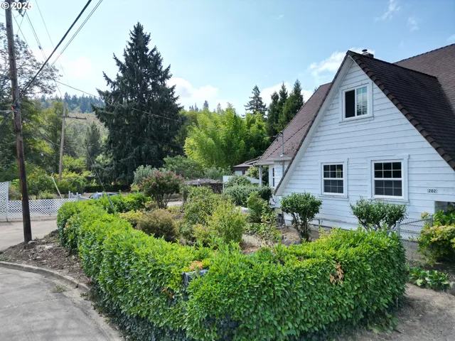 $215,000 | 202 Northeast Fulton Street, Roseburg, OR 97470