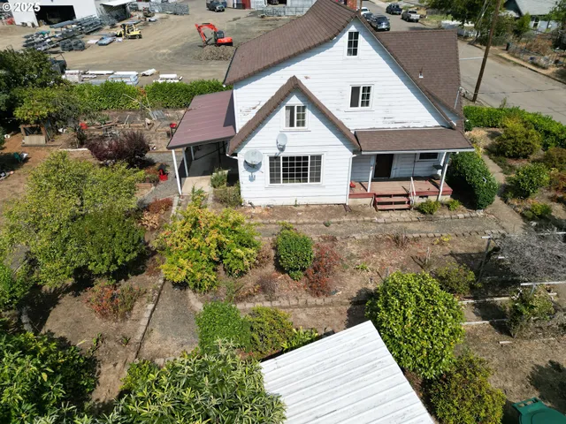 $215,000 | 202 Northeast Fulton Street, Roseburg, OR 97470