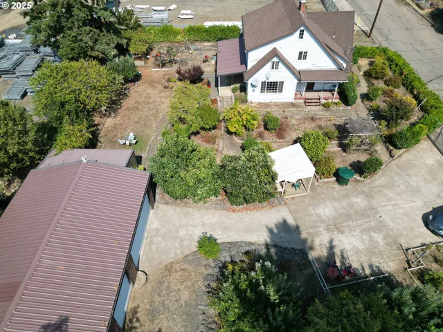 $215,000 | 202 Northeast Fulton Street, Roseburg, OR 97470