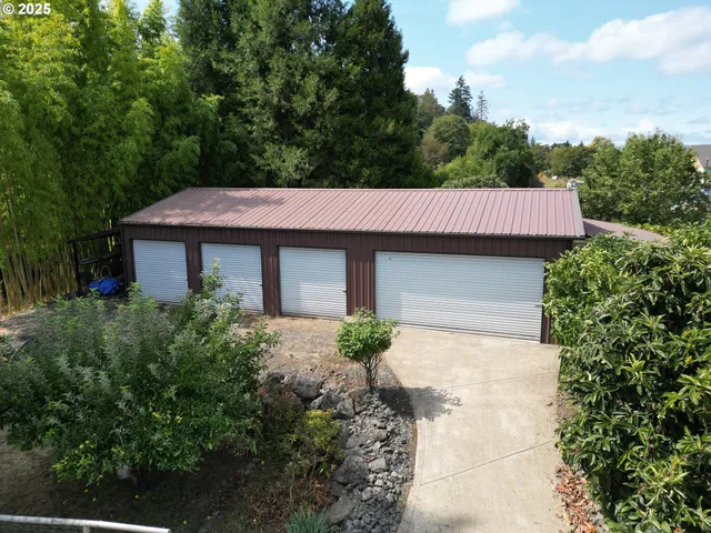 $215,000 | 202 Northeast Fulton Street, Roseburg, OR 97470