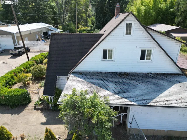 $215,000 | 202 Northeast Fulton Street, Roseburg, OR 97470