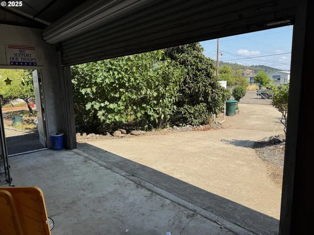 $215,000 | 202 Northeast Fulton Street, Roseburg, OR 97470