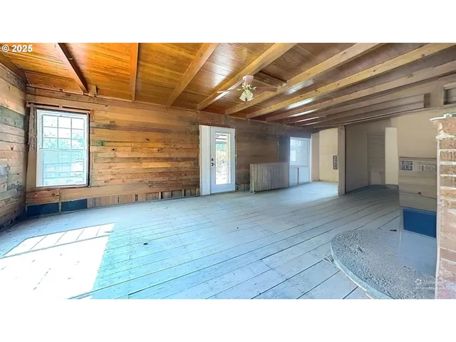 $215,000 | 202 Northeast Fulton Street, Roseburg, OR 97470