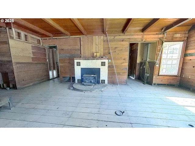 $215,000 | 202 Northeast Fulton Street, Roseburg, OR 97470