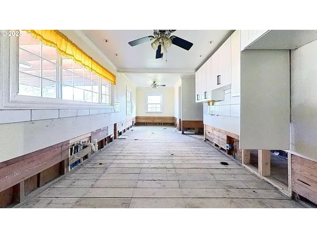 $215,000 | 202 Northeast Fulton Street, Roseburg, OR 97470