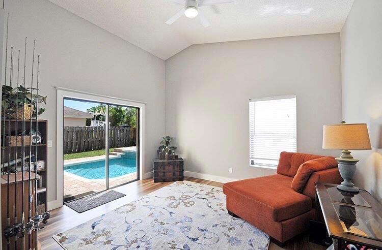 6216 Mullin Street Jupiter, FL 33458 - Photo 3 of 14 Image 10-7-23 at 1.07 PM