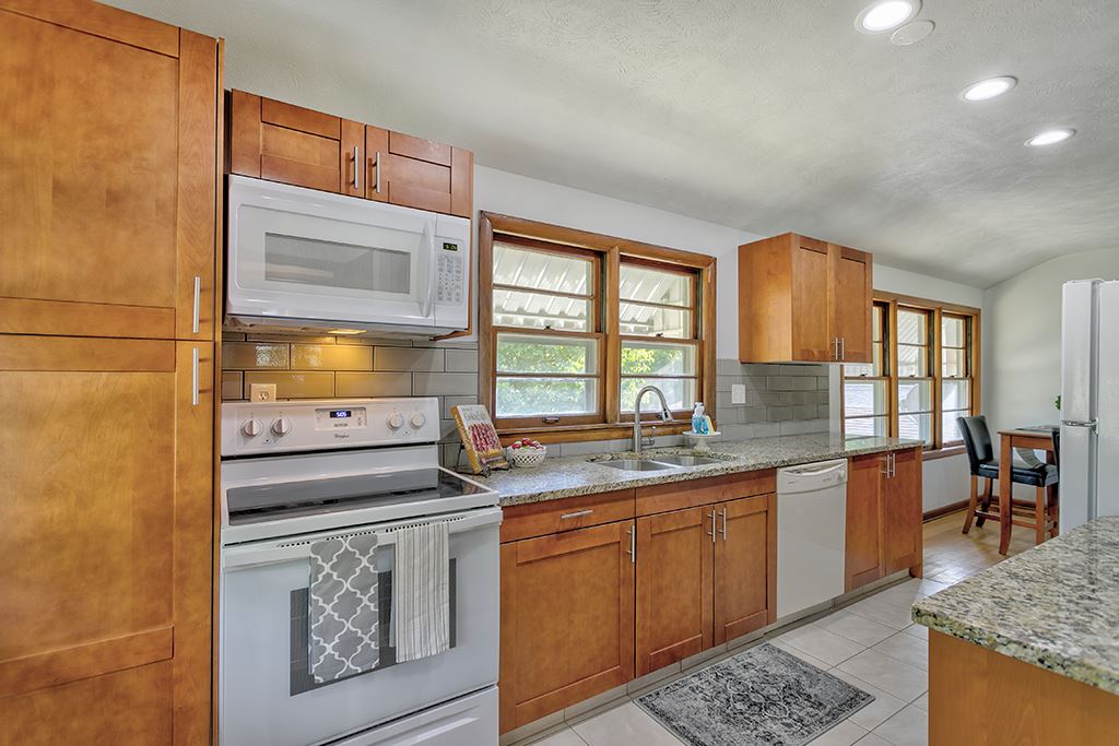 2721 Pelham Road Rockford, IL 61107 - Photo 12 of 29 Gallery Image 12