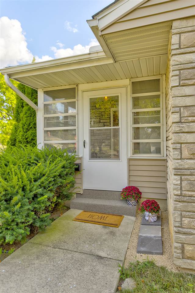 2721 Pelham Road Rockford, IL 61107 - Photo 2 of 29 Gallery Image 2