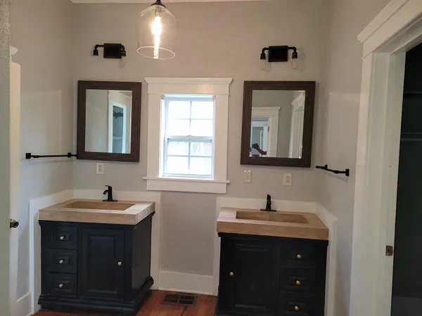 $2,300 | 1916 Walker Avenue, Memphis, TN 38104