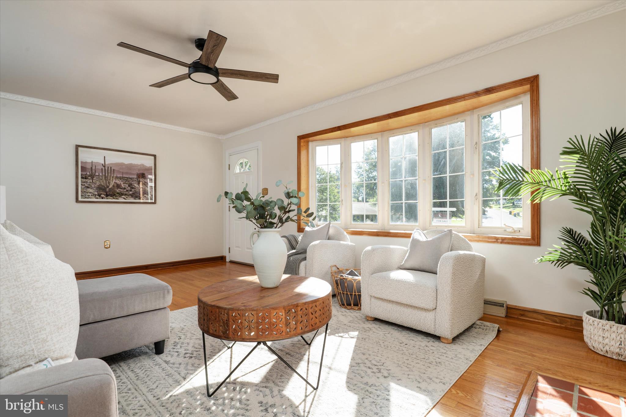 596 Forest View Road Linthicum Heights, MD 21090 - Photo 5 of 42 Living Room