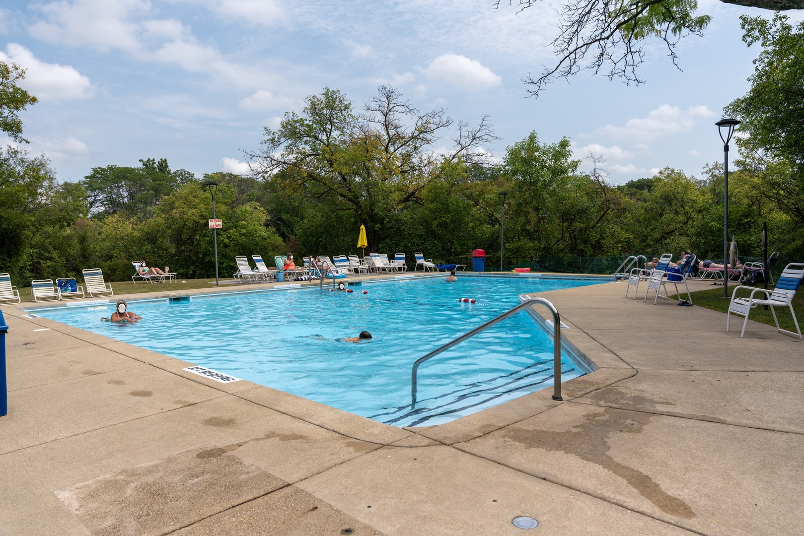 5880 Forest View Road, Unit F Lisle, IL 60532 - Photo 23 of 39 a view of a outdoor space